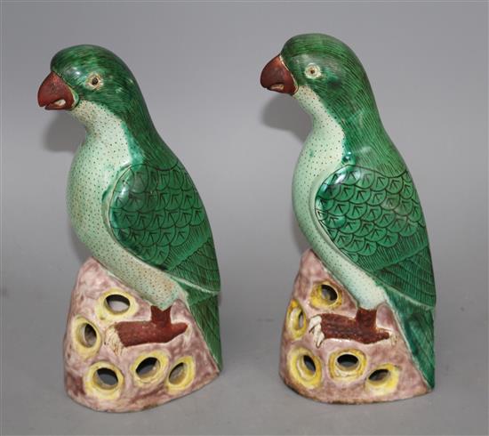 A pair of Chinese famille verte parrots, 20th century, 23cm